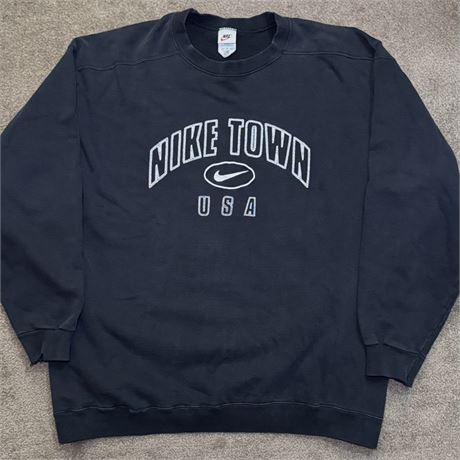 1990's Nike Town Oversized Crewneck Sweatshirt Embroidered Logo Size XL