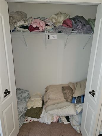 Closet Cleanout-Mixed Size Sheets, Pillowcase's, Full Size Comforter & More