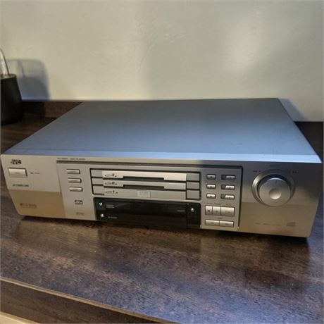 JVC XV-M567GD 3-Disc Triple Tray DVD / CD Player