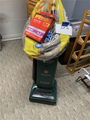 Hoover Dimension Upright Vacuum With 3M Filtrete Vacuum Bags