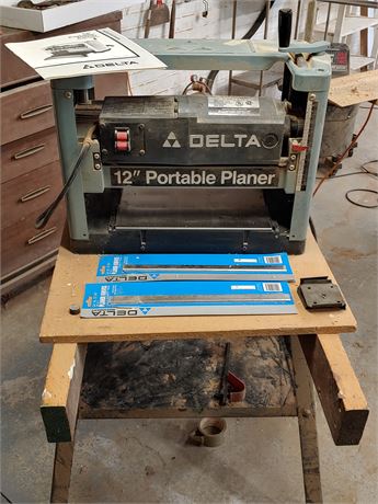 Delta 12" Portable Planer w/extra planer knives