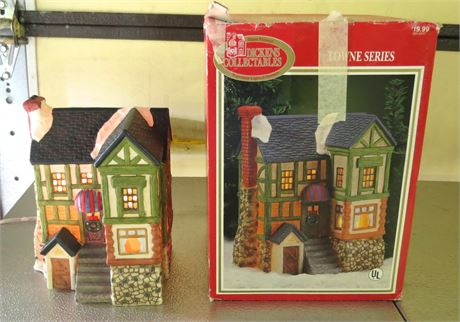 Dickens Collectibles Towne Series Lighted House