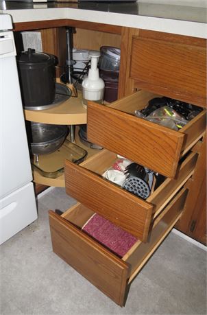 Kitchen Cabinet/Drawers Cleanout