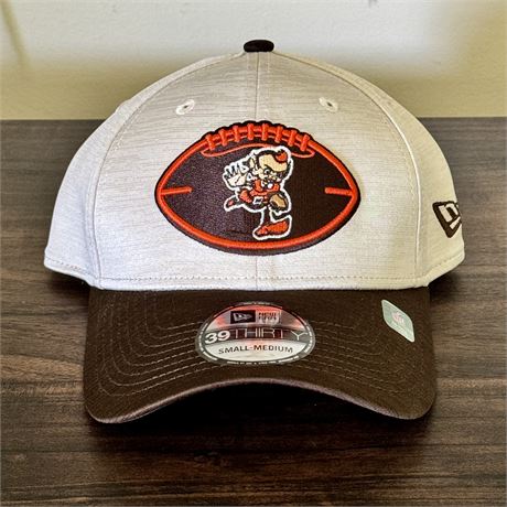 New! Cleveland Browns New Era Historic Sideline Stretch Fit Hat - S/M