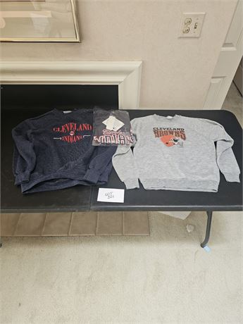 Cleveland Indians L Tee / MED Sweatshirt & Browns Ladies XL Sweatshirt