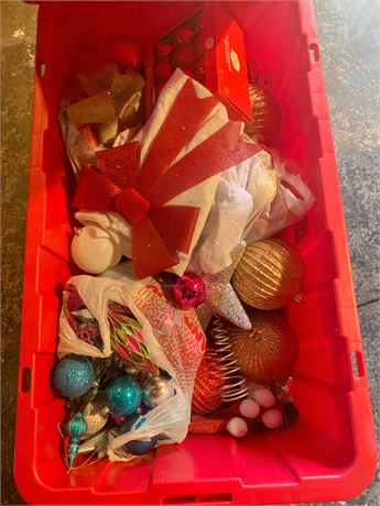 Christmas Decorations W/Tote