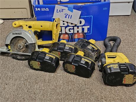 Dewalt 18V Light / Saw & Extra Batteries