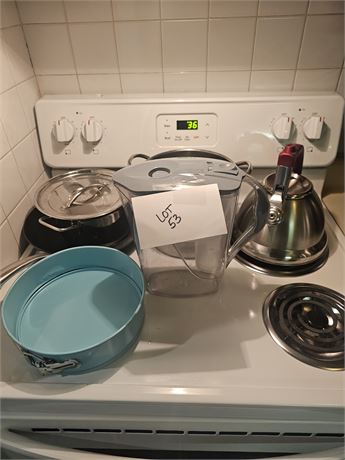 Mixed Kitchen Lot: Pans, Pots & More