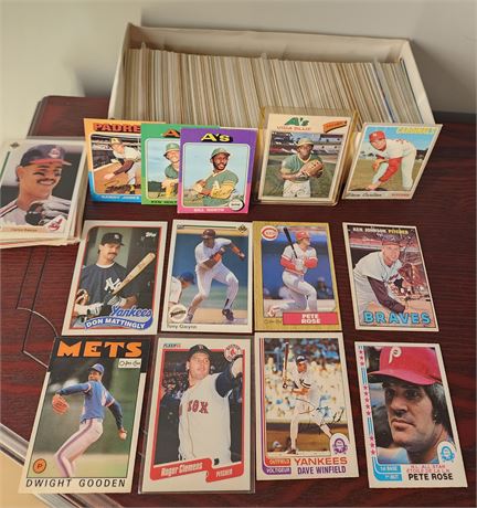 Large Mixed Lot of Baseball Cards