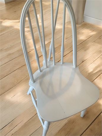 Vintage White Wood Farhouse Style Windsor Chair