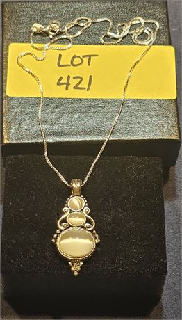 Sterling Moonstone Pendant with 18" Chain 0.24 ozt