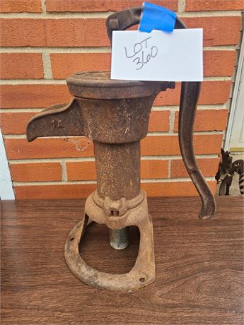 East Penn FDY Co. Cast Iron Hand Well Water Pump