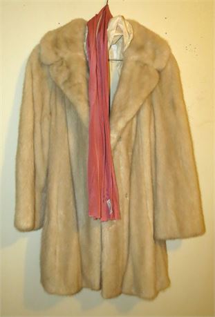 O'Neils Fur Salon Fur Coat