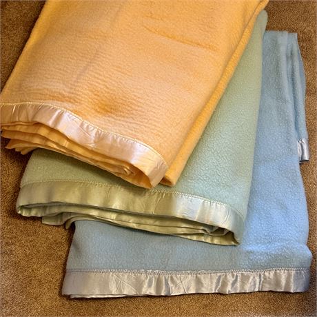 Vintage Lady Pepperell 100% Orlon Blankets