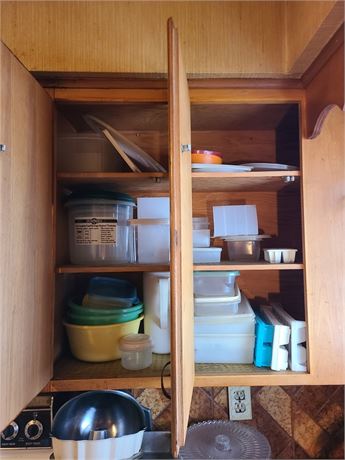 Kitchen Cupboard Cleanout - Mixed Tupperware / Ziplock & More