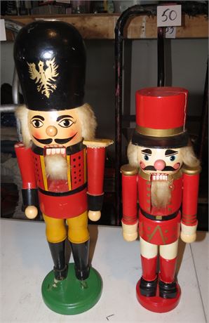 2 Nutcrackers