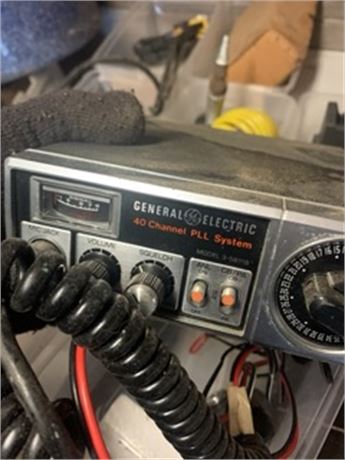 General Electric 40 Channel Citizen Band Transceiver Model No 3-5811B CB Radio