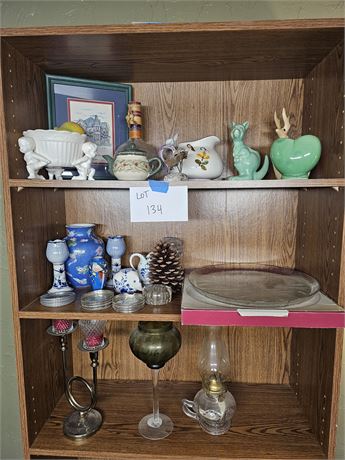 Large Mixed Home Decor Lot: Oil Lamp/Small Vases/Figurines/Knick Knacks & More
