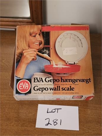 Eva Gepo Wall Scale With Box