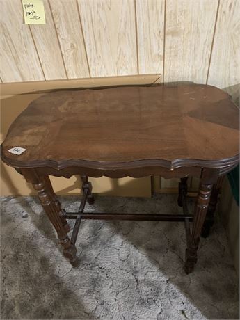 Antique Mahogany 20th Century Victorian-Style Accent/Side Table