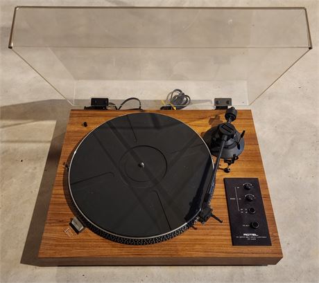 Rotel Turntable