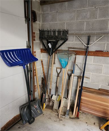 Outdoor Yard Tool Wall Clean off