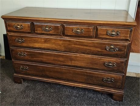 Wooden Chest of Drawers w/4 Drawers