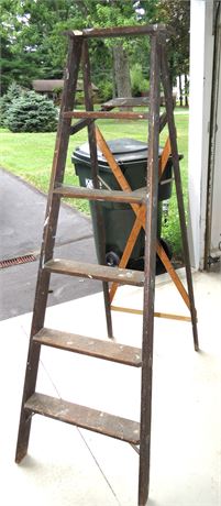 6' Wood Stepladder