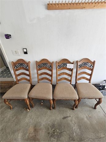 Set Of 4 Dining Chairs With Small Pattern Tan Fabric