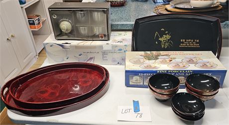 Mixed Decor Lot: Trays/Cups/Saucers & More