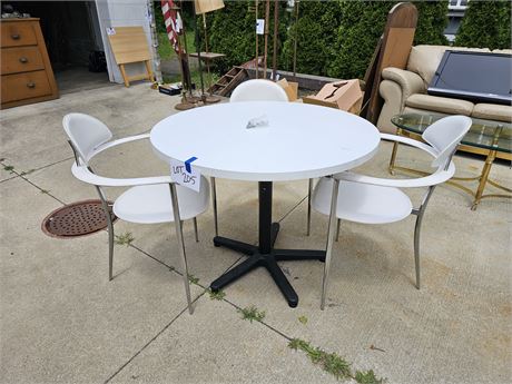 White Leather Arrben Italy Chairs & Table