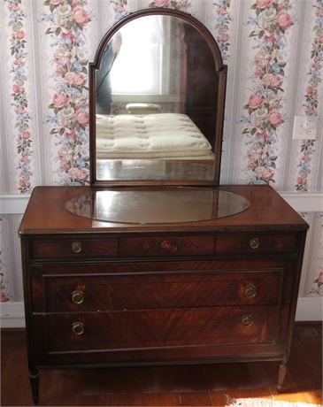 Dresser With Mirror