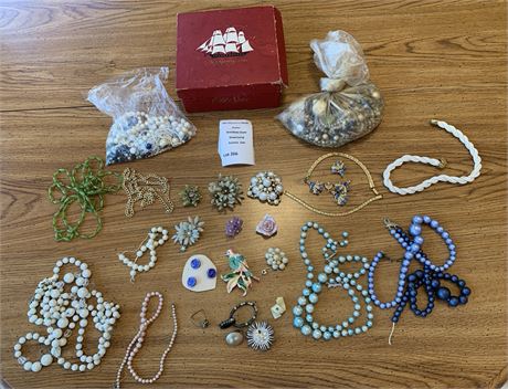 Costume Jewelry - Beads, Pearls, Brooches, Earrings, Necklaces - Crafting Lot