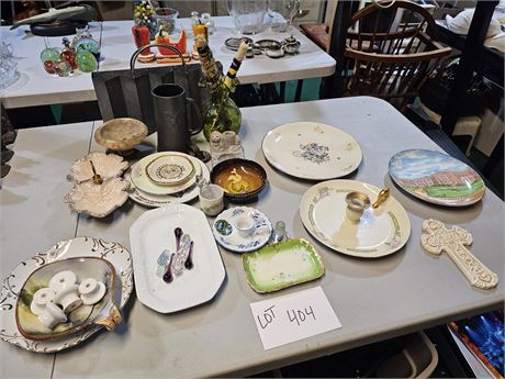 Mixed Decor Lot: Collector Plates / Vase / Serving Dishes & More