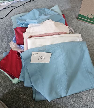 Large Lot Of Mixed Table Cloths & Cloth Napkins Sizes, Colors & Maker Vary