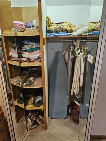 Closet Cleanout:Sewing/Notions/Material/Buttons/Zippers & More