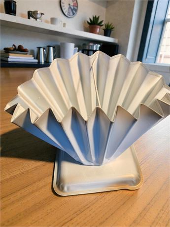 Vintage White Metal Origami Fan-Shaped Cemetery Basket/Planter Lot