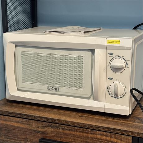 Commercial Chef Small Countertop Microwave Model CHM660B