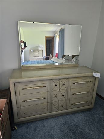 Huntley Blond Wood Dresser & Mirror