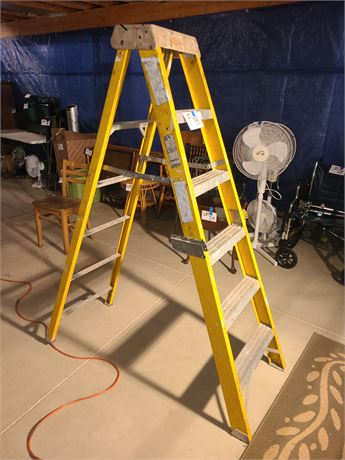 Bauer Heavy Duty 5' Folding Ladder