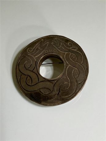 Metal Iona Scottish Celtic Circle Brooch W/Intricate Knotwork Design