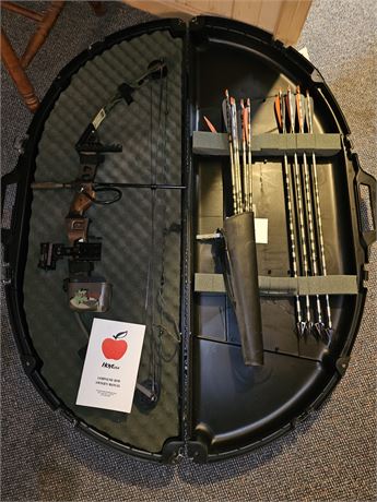 Hoyt 60-70lb Compound Bow with Case & Arrows