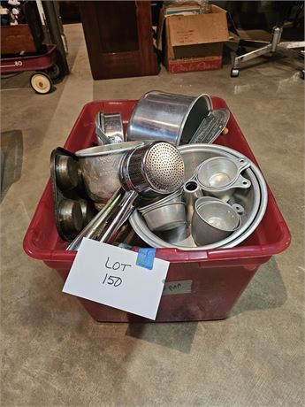 Mixed Vintage Kitchen Lot:Pots/Pans/Sifters/Popcorn & More