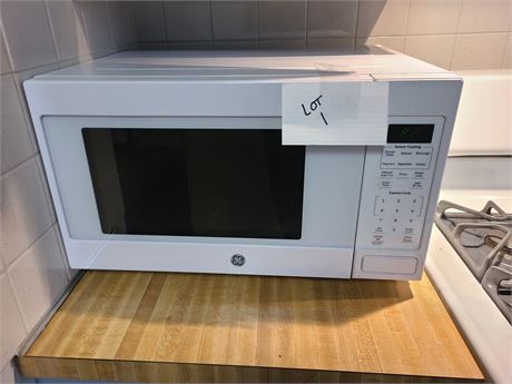 GE 1.6 Cu. Ft. Countertop Microwave Oven
