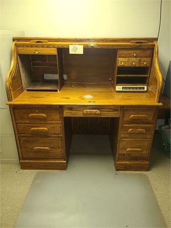 Winner's Choice Wood Rolltop Desk with Keys