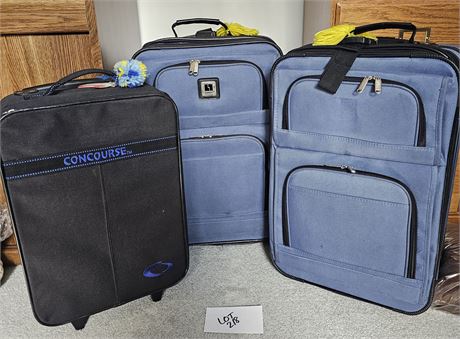 Leisure Blue Luggage Med Size