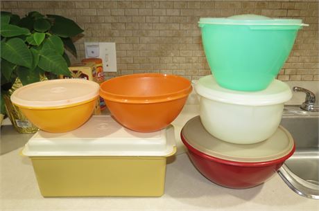 Assorted Tupperware