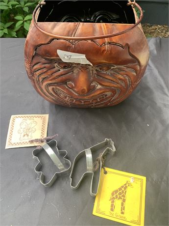 Metal Pumpkin Head Basket Decor And Teddy Bear Giraffe Cookie Cutters