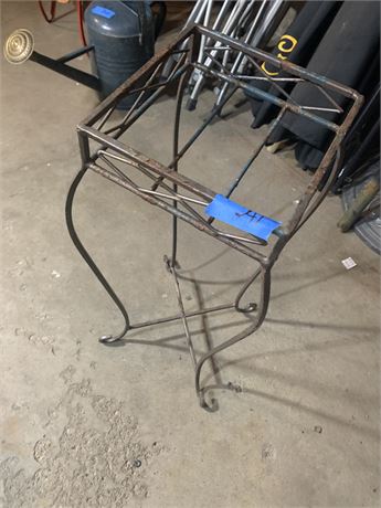 Metal Plant Stand