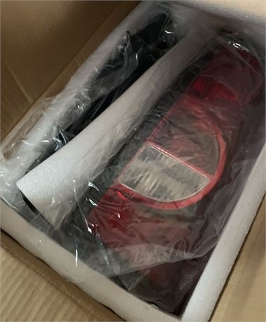 2003-2006 Chevrolet Silverado Classic Truck Tail Light Lot - 2 Boxes